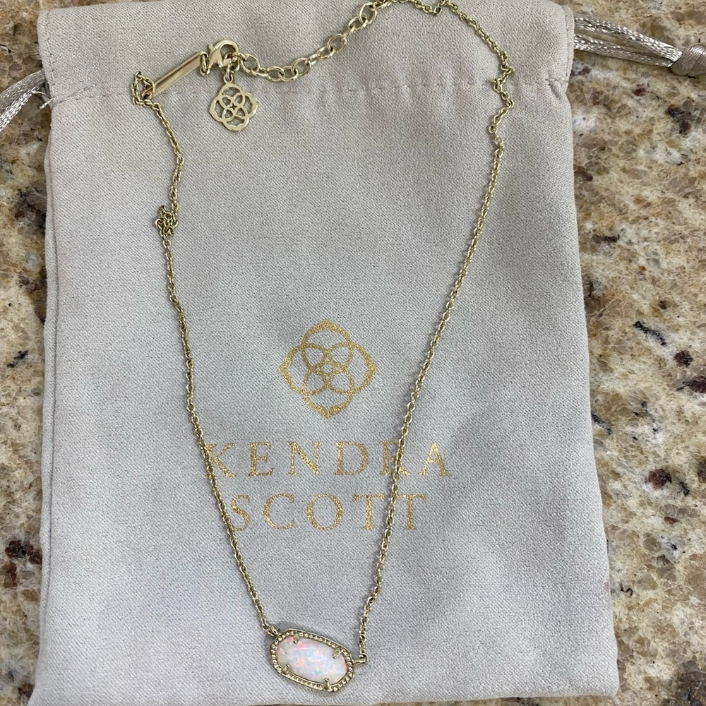 Kendra Scott necklace
